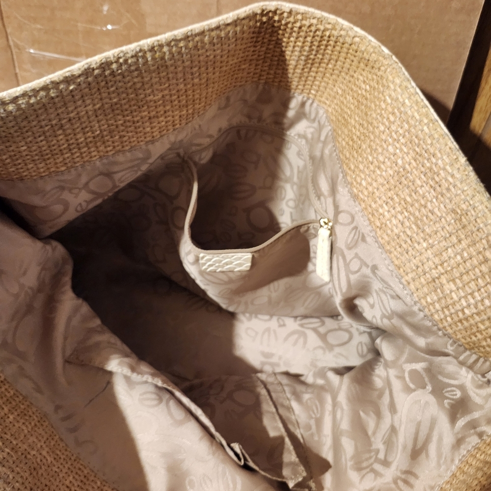 Tote - Picture 3 of 4